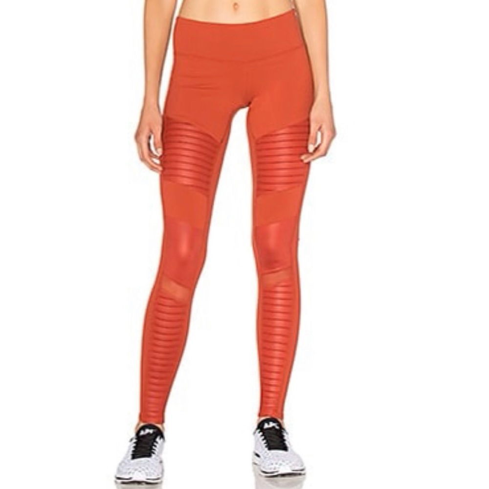 Alo yoga moto full length 7/8 leggings in sunbaked glossy orange women’s Medium